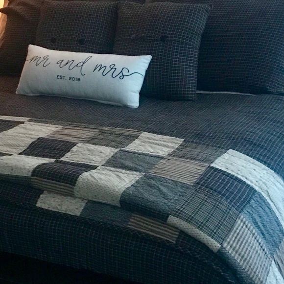 King size quilt , Kettle Grove - Picture 3 of 3